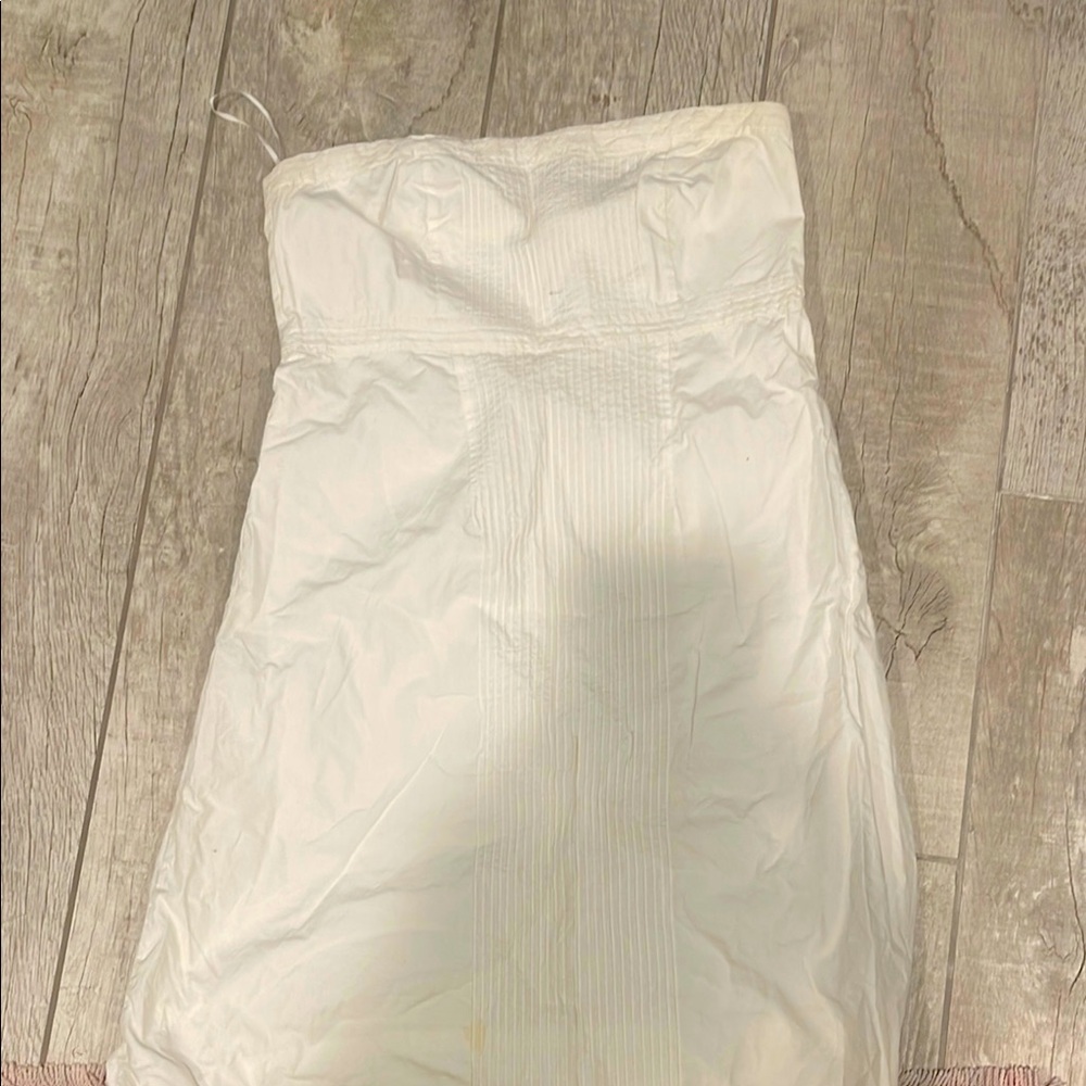 Elegant White Strapless Dress